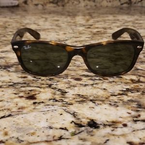 Tortoise colored New Wayfarer Raybans